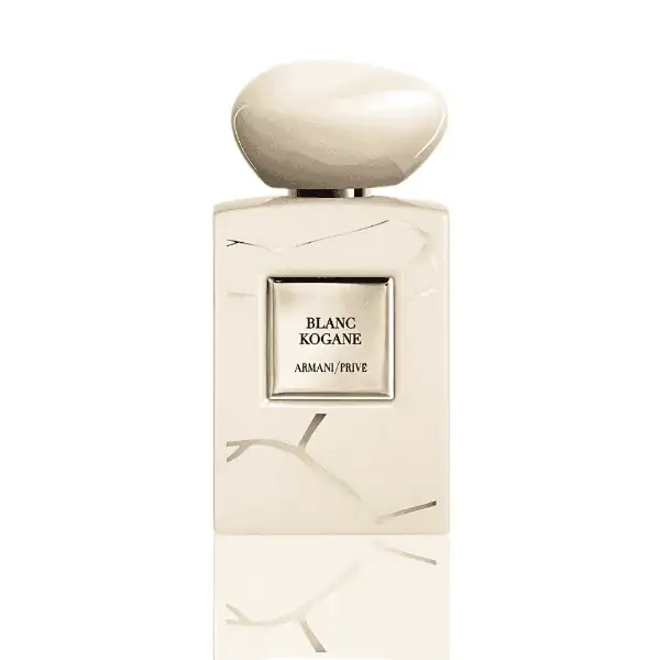 The Giorgio Armani Blanc Kogane Eau de Parfum uses 100mL of fragrance.