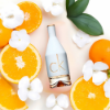 A sweet and spicy floral fragrance with a carefree, youthful spirit.